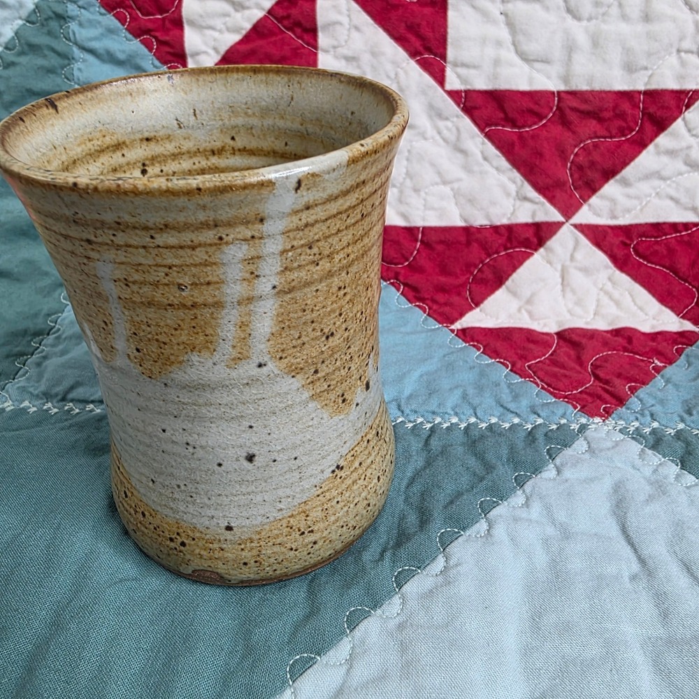 Studio Pottery Hand Thrown Stoneware Tumbler Cup Tan Speckled Glaze Signed 4.5" - Picture 3 of 9